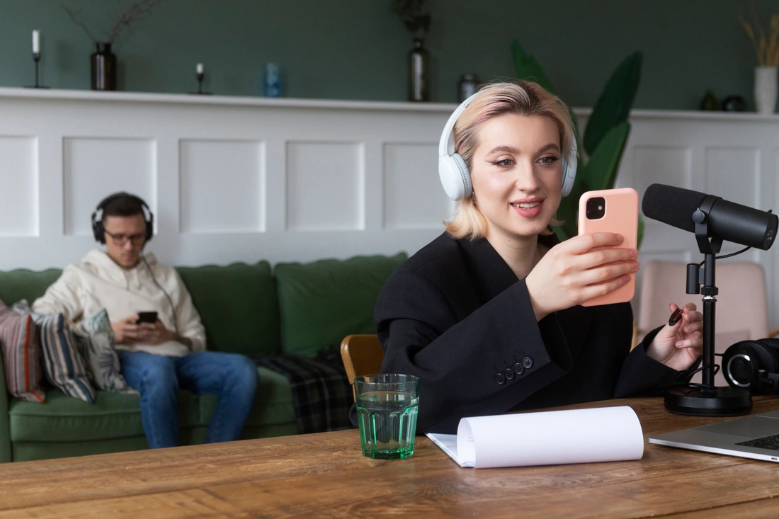 Image de présentation de l'article Podcast et quotidien : quand, où et comment les écouter (sans culpabiliser)